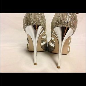 Ivanka Trump Hotis 2 Rhinestone Stiletto Heel Sandal Gold Texture. Used once